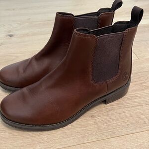 Woman’s 7.5 brown Timberland boots - NEW